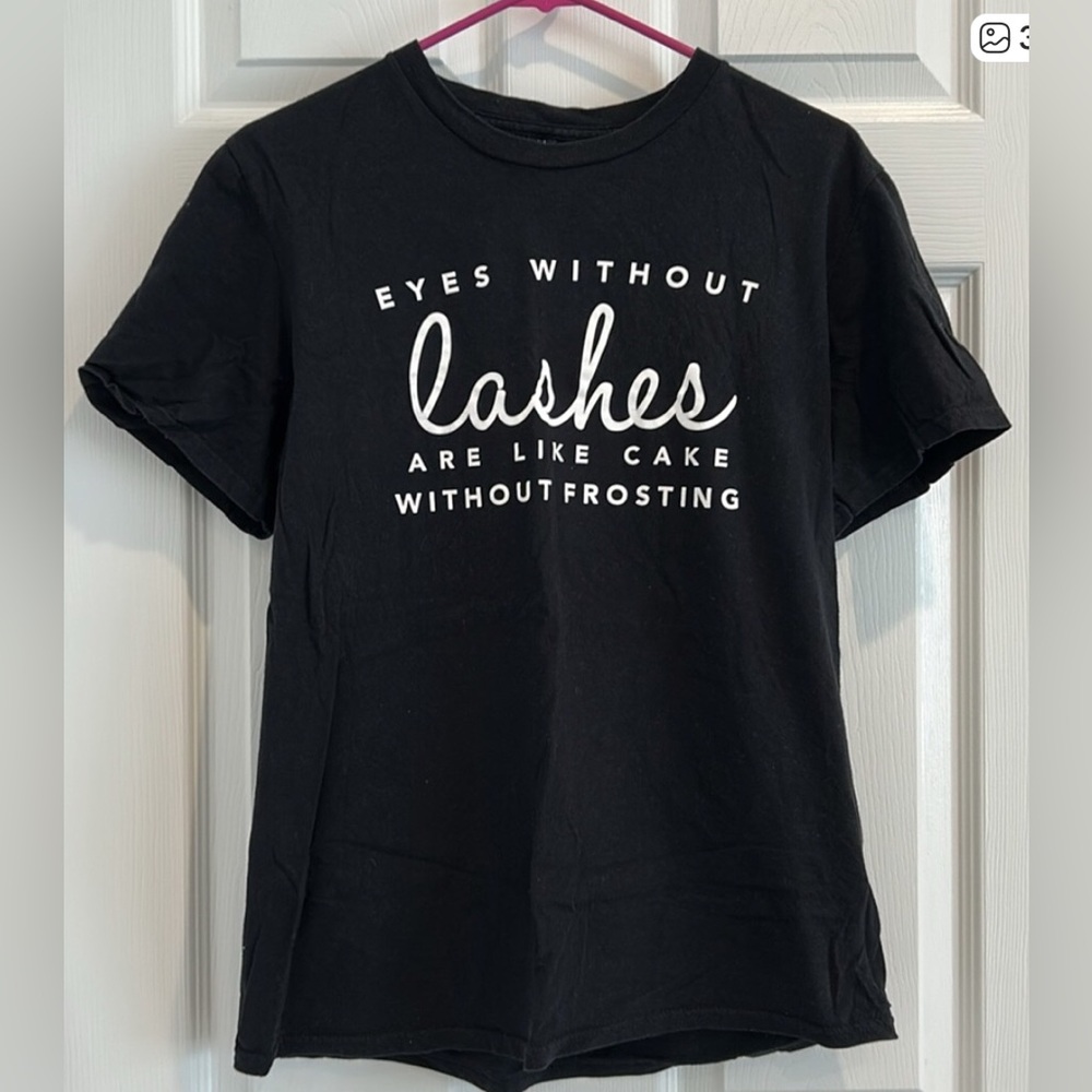 Graphic T-Shirt “Eyes Without Lashes Are Like Cake Without Frosting” Black White - Picture 2 of 2